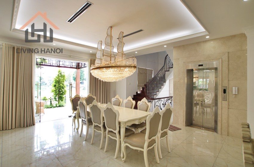 VINHOMES RIVERSIDE – Lake view villa with big yard and terrace area available for rent VINHOMES RIVERSIDE – Lake view villa with big yard and terrace area available for rent