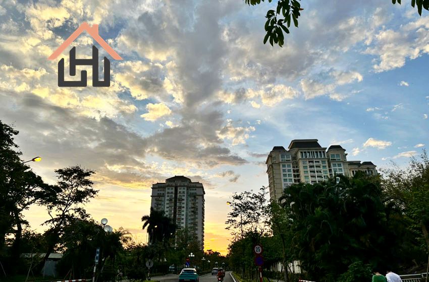 Fully furnished 02 bedroom condominium for rent in Ciputra, Ha Noi