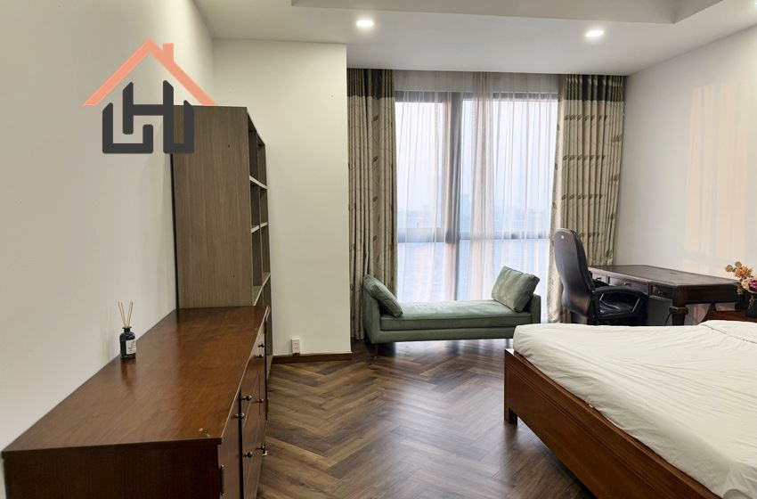 Fully furnished three bedroom condominium in Royal city, Hanoi