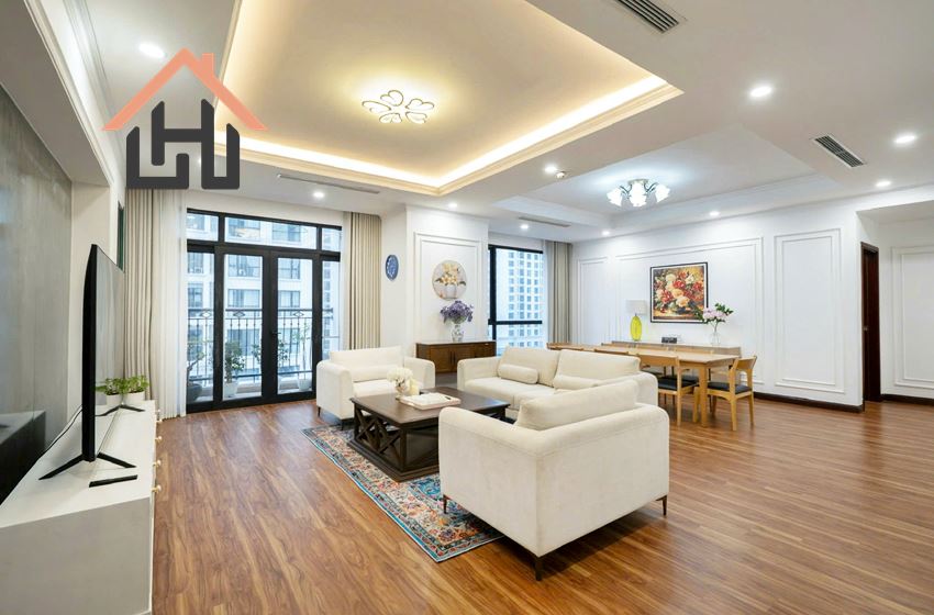 Bright 3 bedroom condominium for rent in Royal City, Hanoi