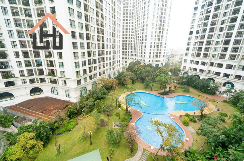Bright 3 bedroom condominium for rent in Royal City, Hanoi