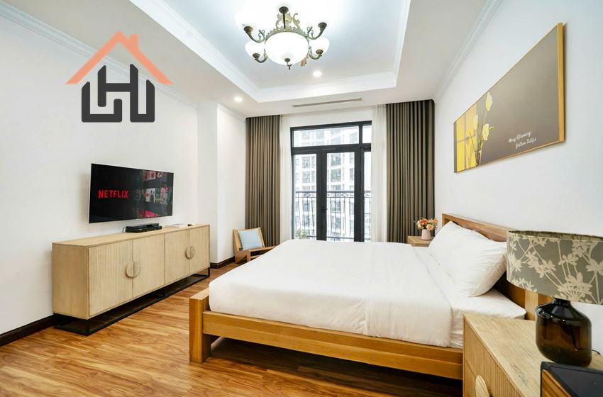 Bright 3 bedroom condominium for rent in Royal City, Hanoi