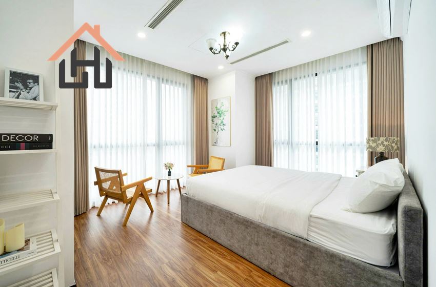 Bright 3 bedroom condominium for rent in Royal City, Hanoi