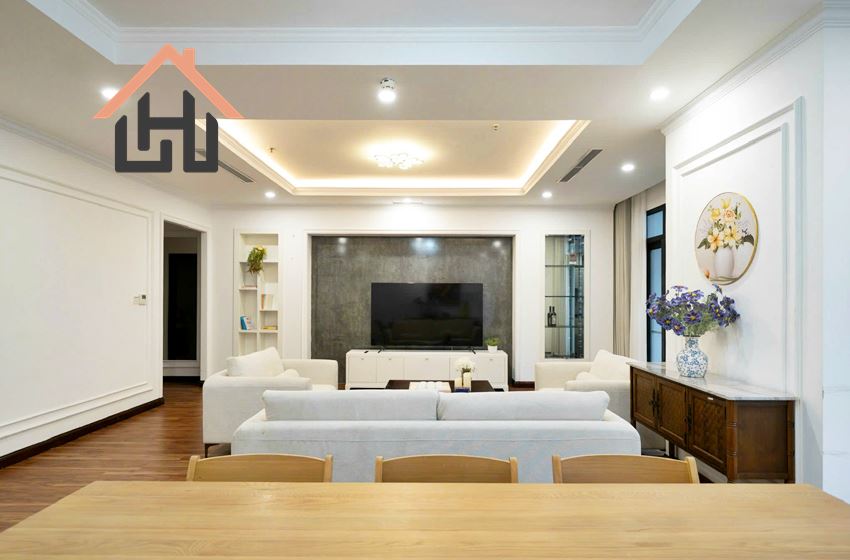 Bright 3 bedroom condominium for rent in Royal City, Hanoi