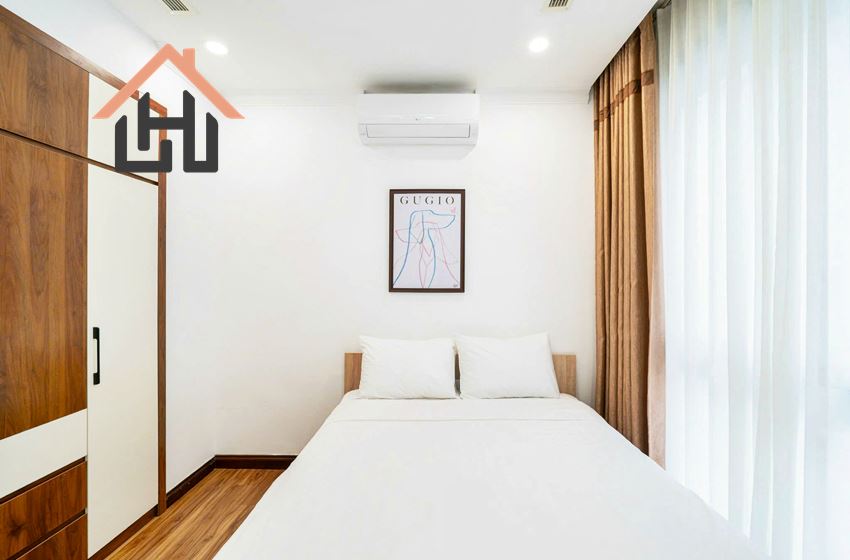 Bright 3 bedroom condominium for rent in Royal City, Hanoi