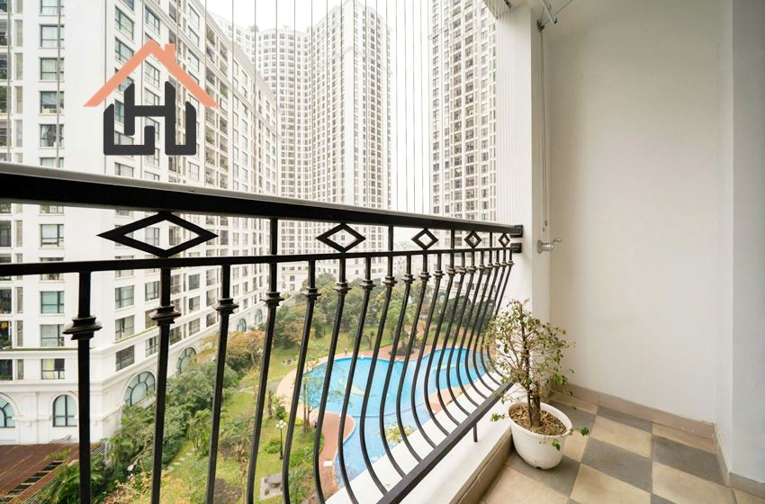 Bright 3 bedroom condominium for rent in Royal City, Hanoi