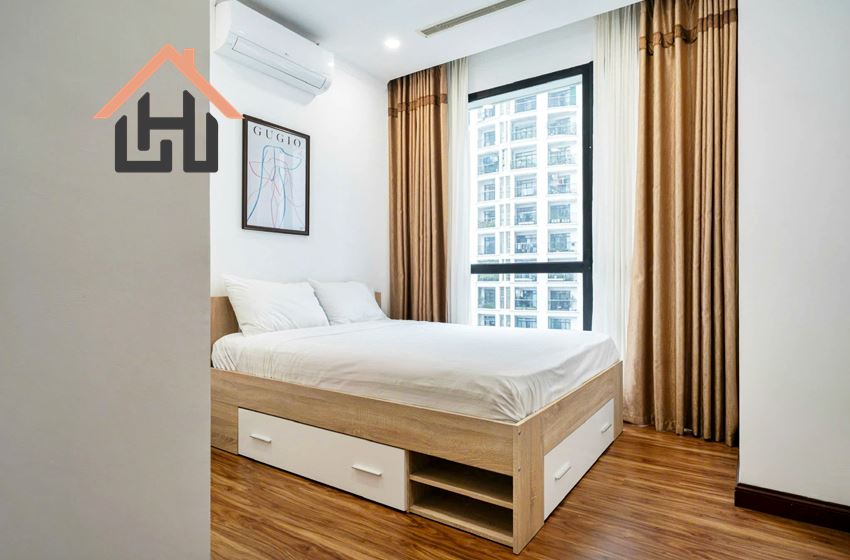 Bright 3 bedroom condominium for rent in Royal City, Hanoi