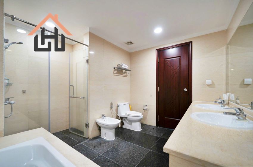 Bright 3 bedroom condominium for rent in Royal City, Hanoi
