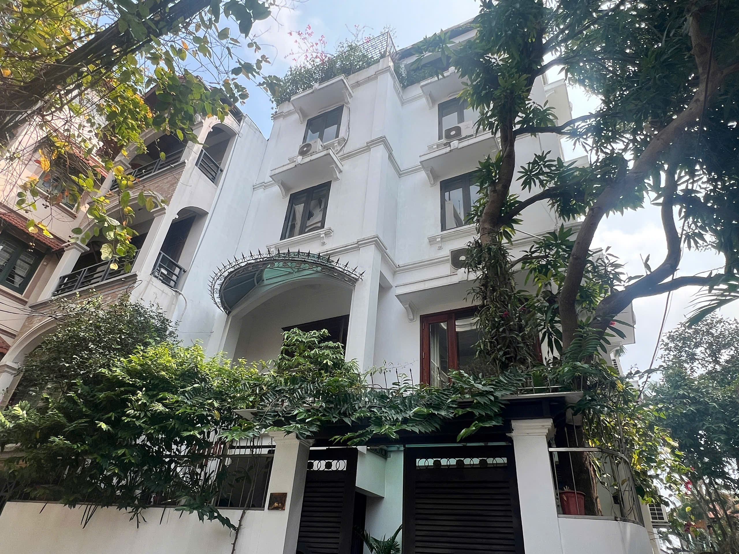 5-Bedroom House in Central Tay Ho – Walking Distance to West Lake