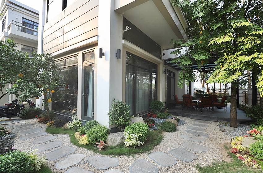 Luxury villa with 5 bedrooms for rent in Starlake, Hanoi