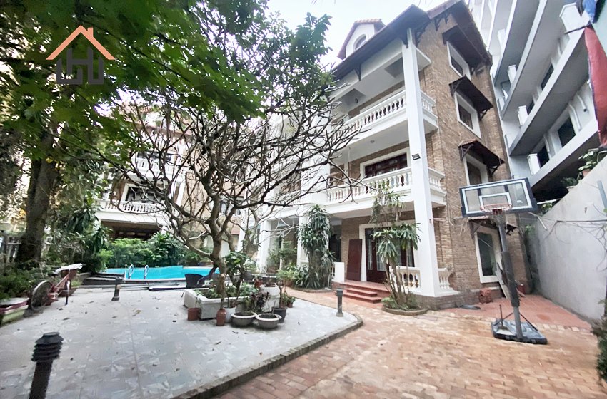 Spacious 5 bedroom villa with a swimming pool in Tay Ho, Hanoi