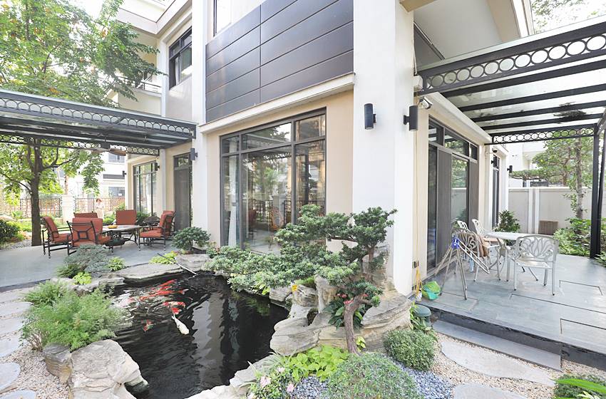 Luxury villa with 5 bedrooms for rent in Starlake, Hanoi