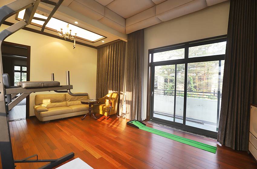 Luxury villa with 5 bedrooms for rent in Starlake, Hanoi