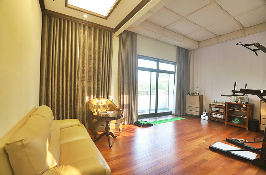 Luxury villa with 5 bedrooms for rent in Starlake, Hanoi