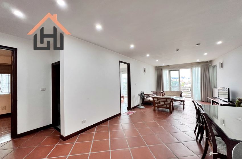 2-Bedroom Apartment on High Floor with Stunning Truc Bach Lake View, Hanoi