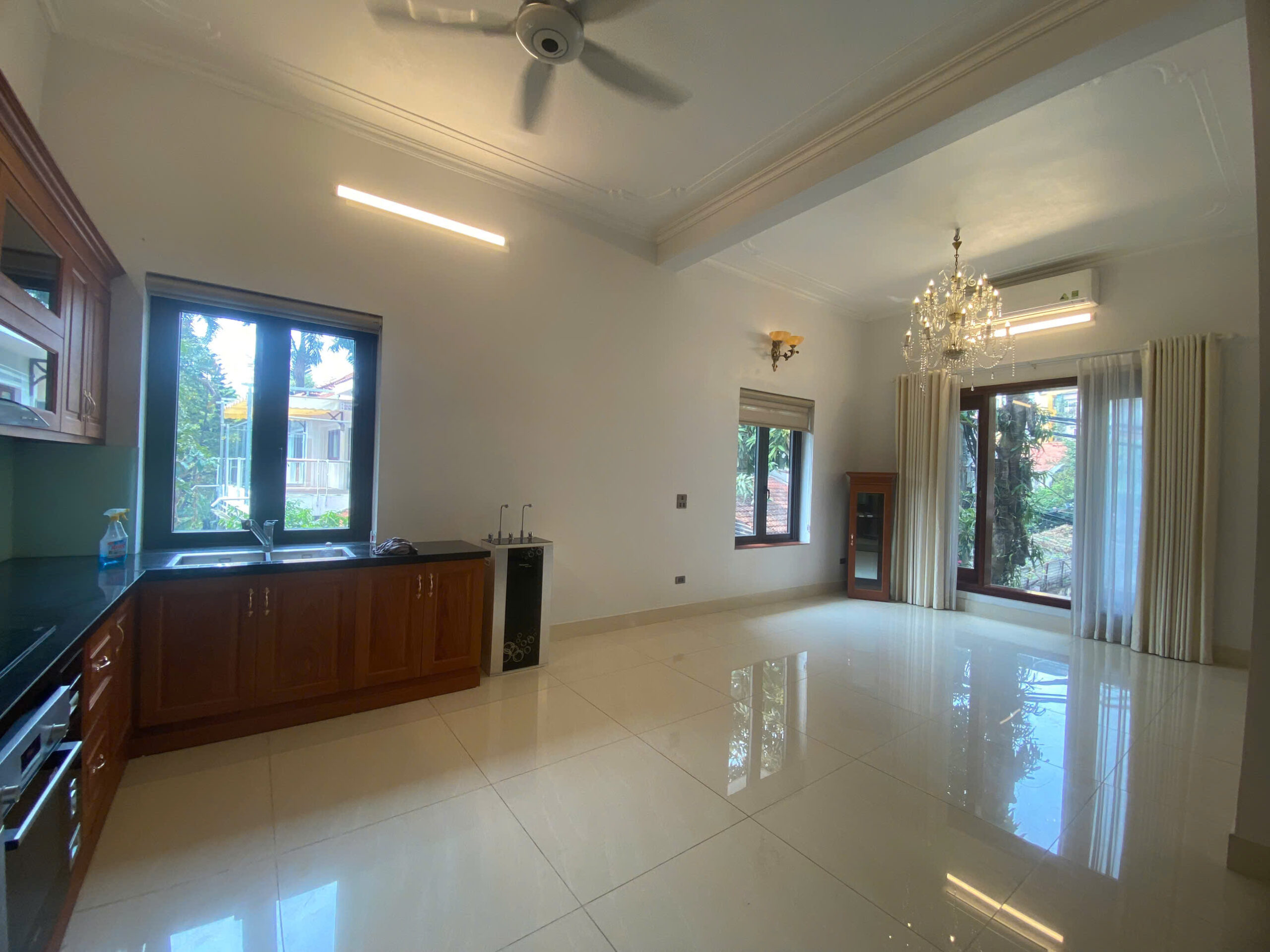 5-Bedroom House in Central Tay Ho – Walking Distance to West Lake