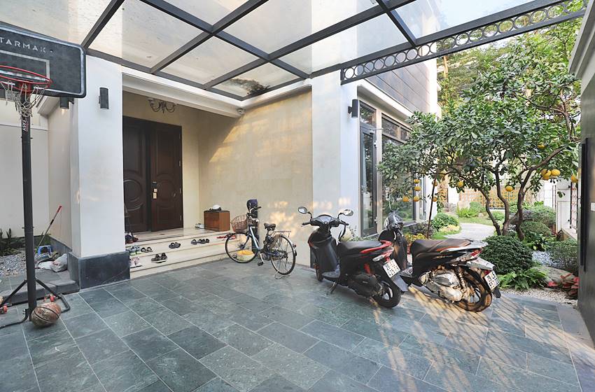 Luxury villa with 5 bedrooms for rent in Starlake, Hanoi