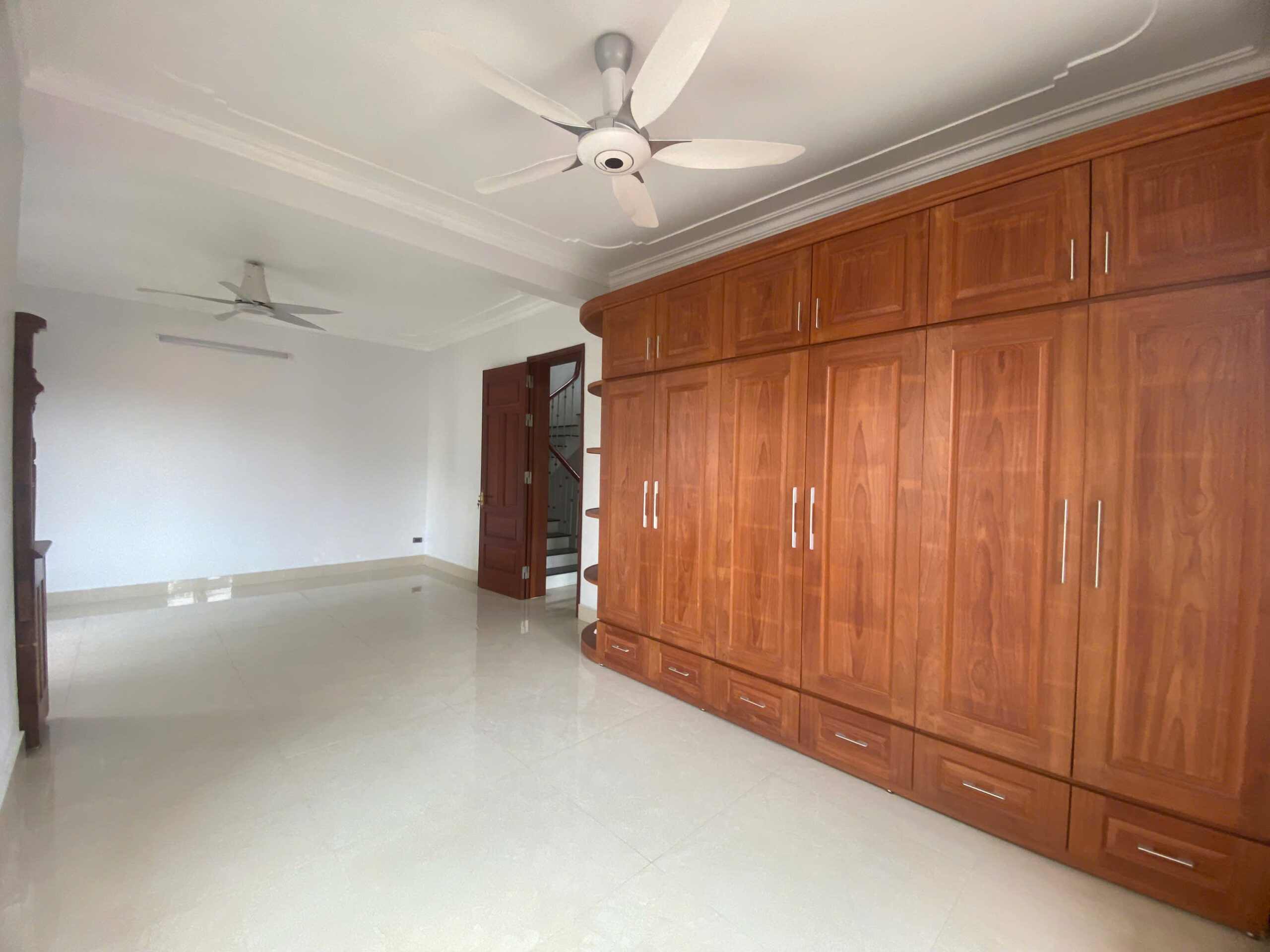 5-Bedroom House in Central Tay Ho – Walking Distance to West Lake