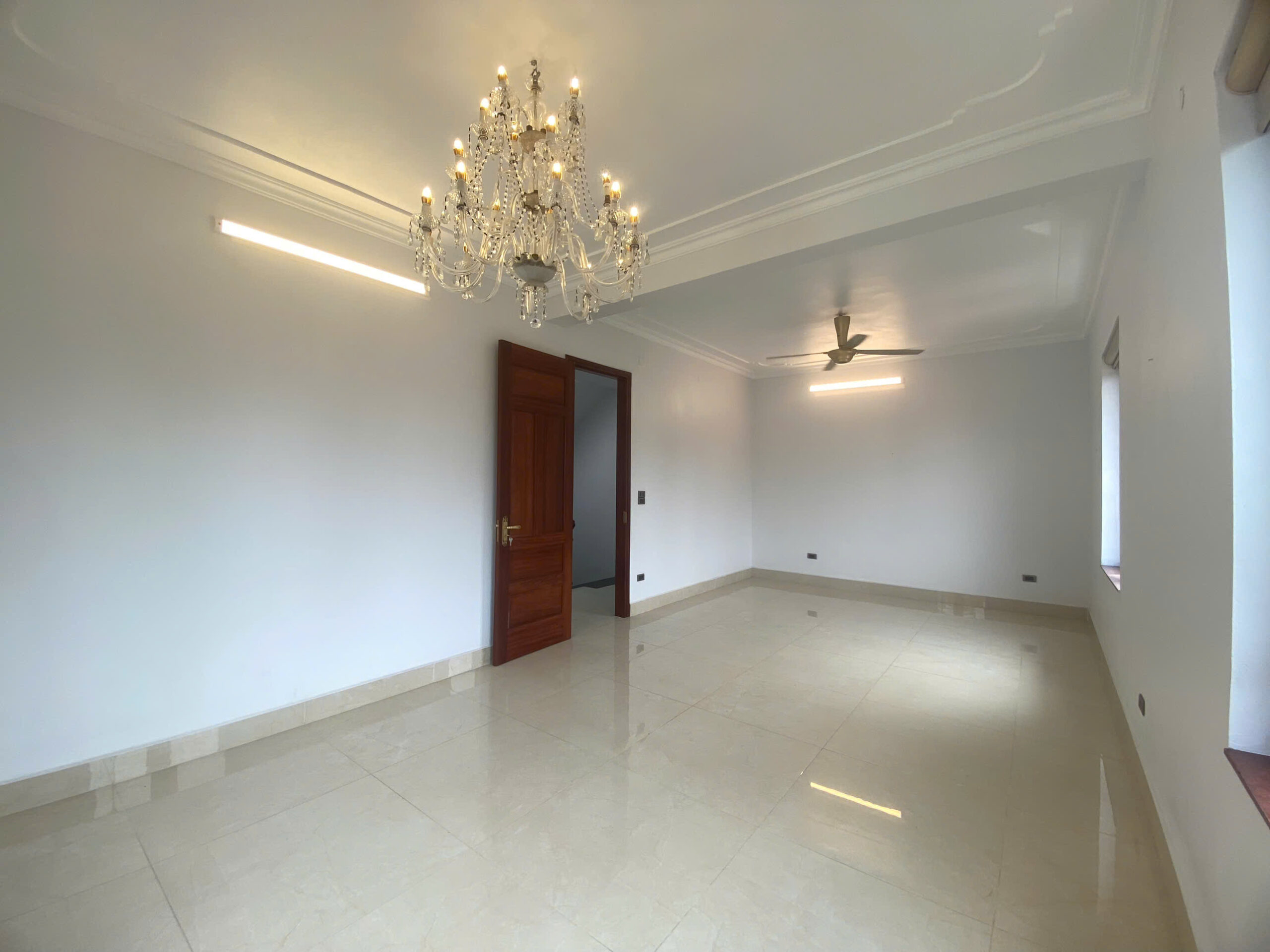 5-Bedroom House in Central Tay Ho – Walking Distance to West Lake