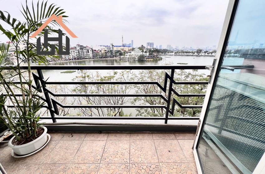 2-Bedroom Apartment on High Floor with Stunning Truc Bach Lake View, Hanoi