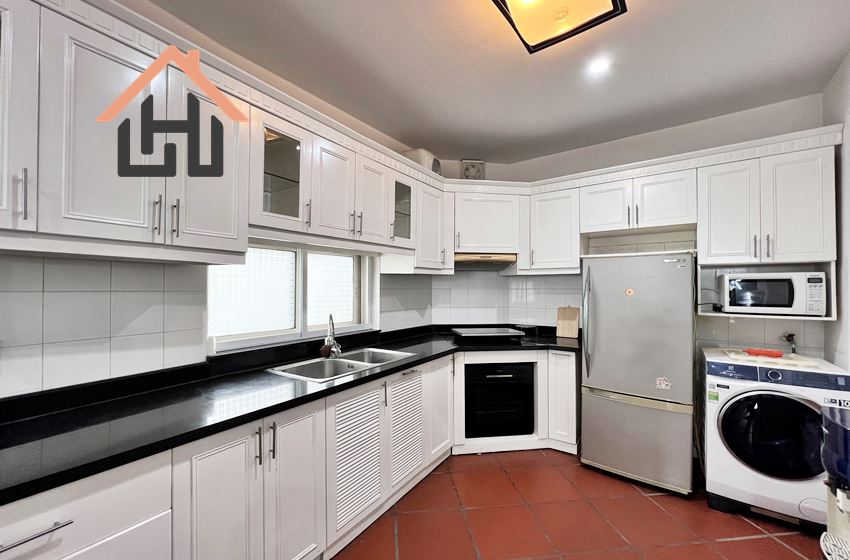 2-Bedroom Apartment on High Floor with Stunning Truc Bach Lake View, Hanoi