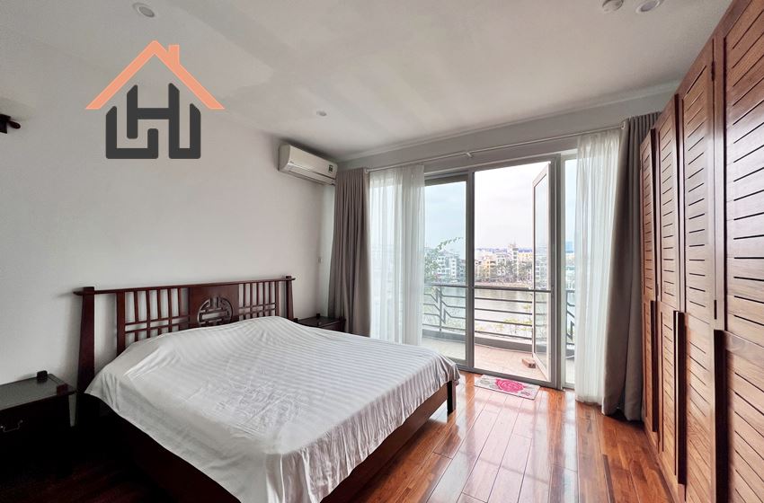 2-Bedroom Apartment on High Floor with Stunning Truc Bach Lake View, Hanoi