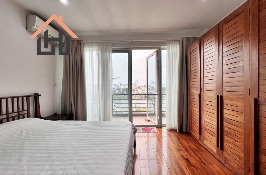 2-Bedroom Apartment on High Floor with Stunning Truc Bach Lake View, Hanoi