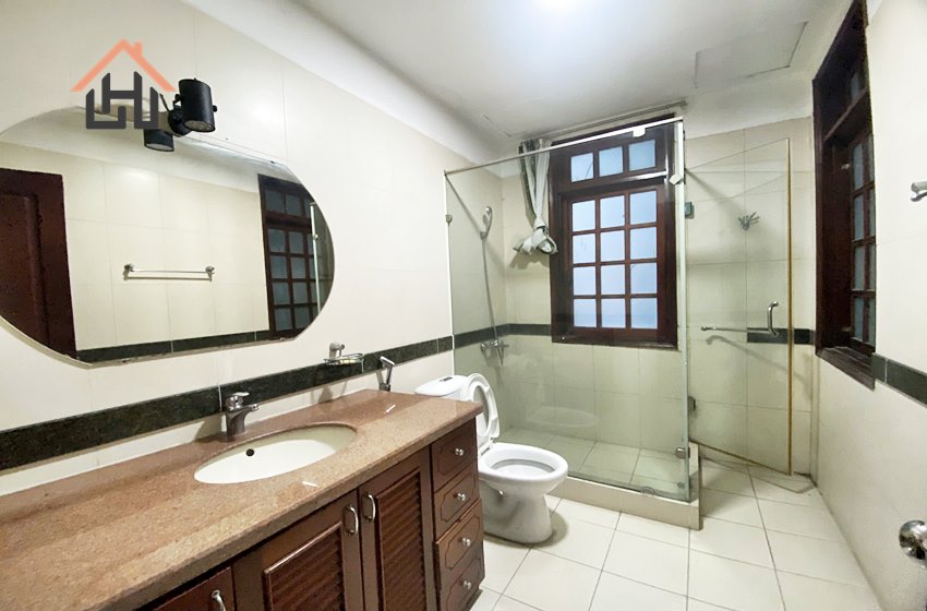 Spacious 5 bedroom villa with a swimming pool in Tay Ho, Hanoi