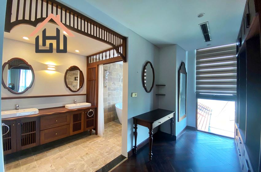 Elegant Lakefront Living on West Lake , Premium 4-Bedroom Apartment in Tu Hoa, Hanoi