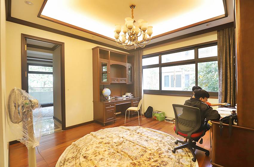 Luxury villa with 5 bedrooms for rent in Starlake, Hanoi