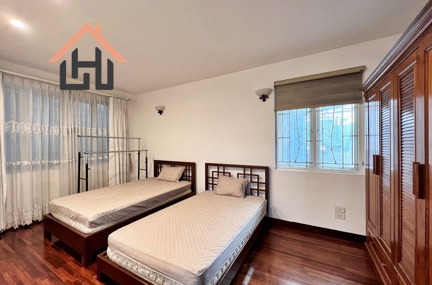 2-Bedroom Apartment on High Floor with Stunning Truc Bach Lake View, Hanoi