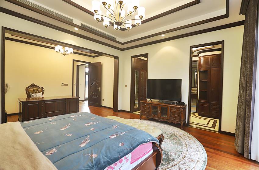 Luxury villa with 5 bedrooms for rent in Starlake, Hanoi