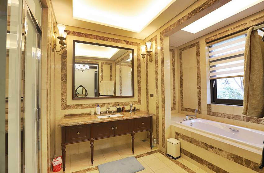 Luxury villa with 5 bedrooms for rent in Starlake, Hanoi