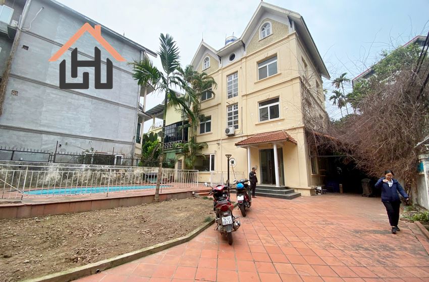 Spacious Villa with Garden & Rooftop – Tay Ho Living at Its Finest