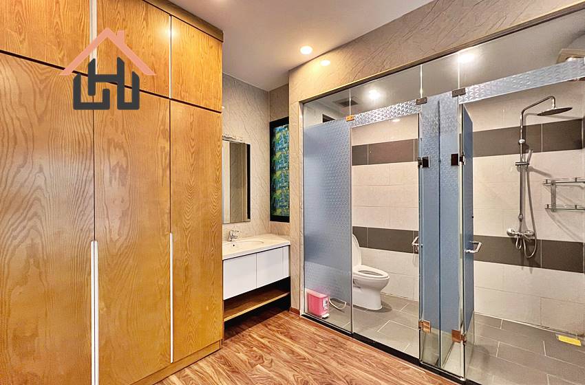 Bright 2-bedroom apartment in Truc Bạch for rent