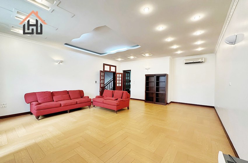 Spacious 4 bedroom villa for rent in Tay Ho, Hanoi