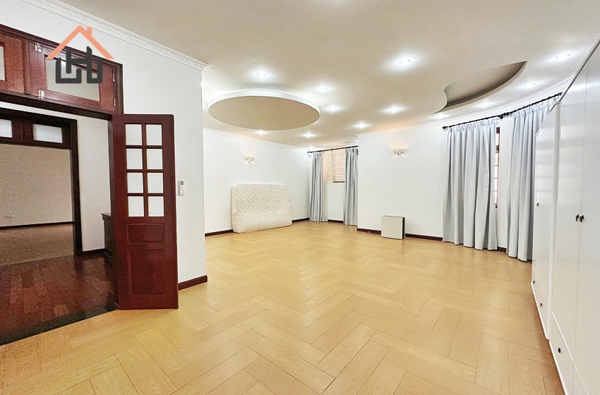 Spacious 4 bedroom villa for rent in Tay Ho, Hanoi