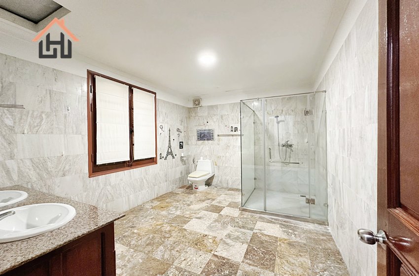 Spacious 4 bedroom house for rent in Tay Ho, Hanoi