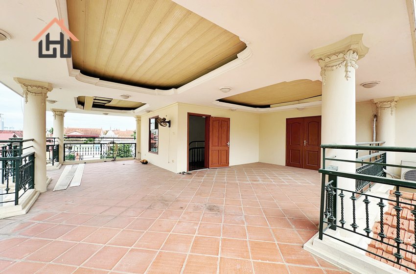 Spacious 4 bedroom house for rent in Tay Ho, Hanoi