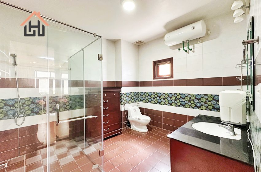 Spacious 4 bedroom villa for rent in Tay Ho, Hanoi