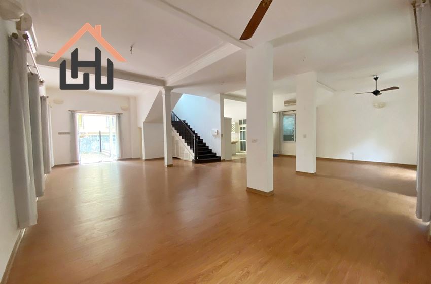 Spacious Villa with Garden & Rooftop – Tay Ho Living at Its Finest