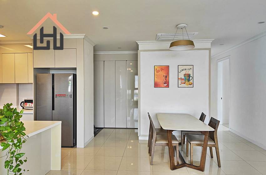 Nice apartment condominium with 3 beds in Starlake for rent