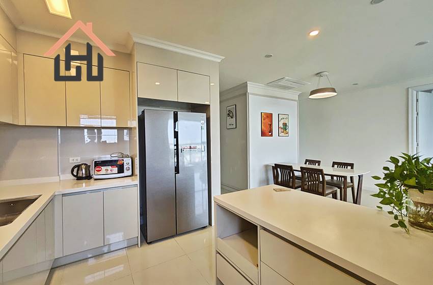 Nice apartment condominium with 3 beds in Starlake for rent