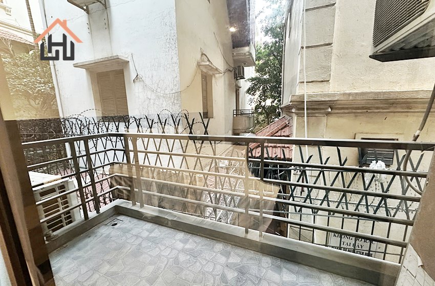 Fully furnished 1 bedroom apartment with a bacony for rent in Tay Ho