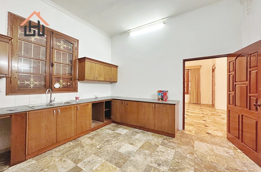 Spacious 4 bedroom house for rent in Tay Ho, Hanoi