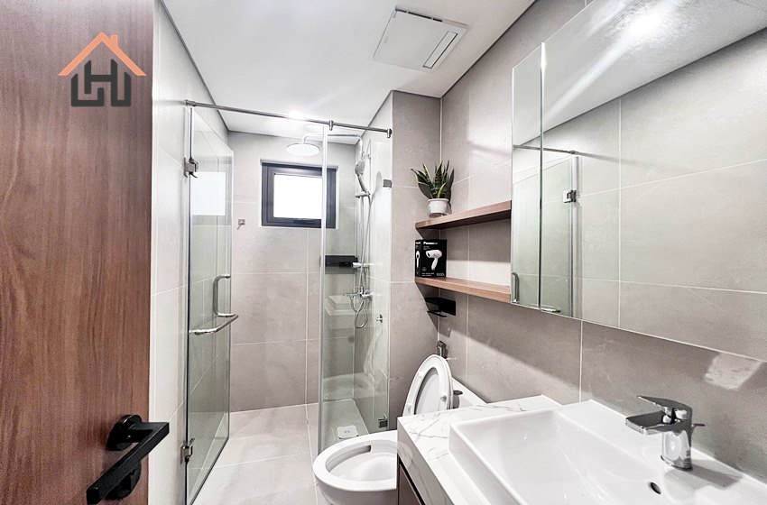 Modern and bright 1 bedroom apartment for rent in Hoan Kiem area, Hanoi