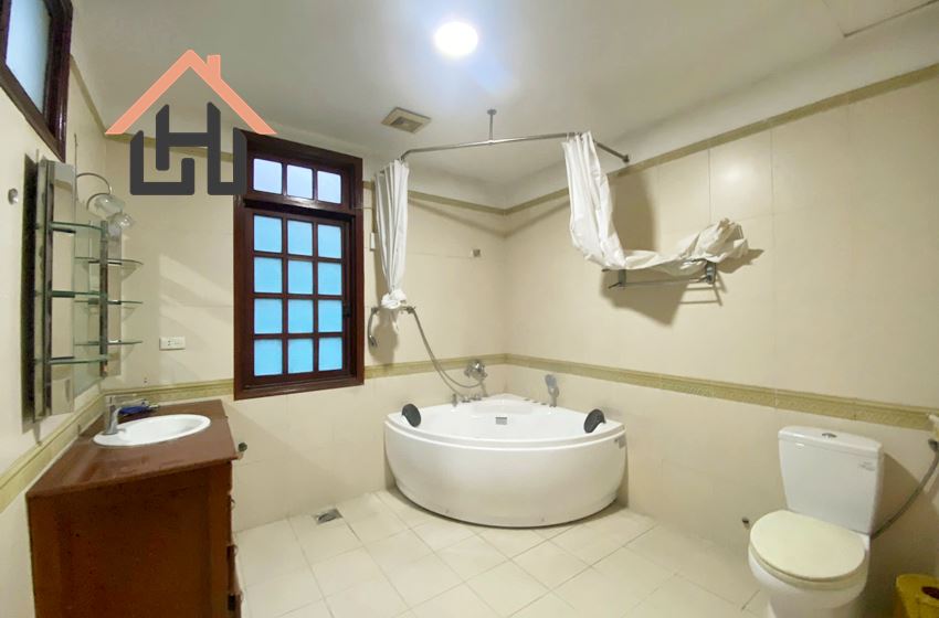5BR Villa with Garden & Swimming pool in Tay Ho, Hanoi