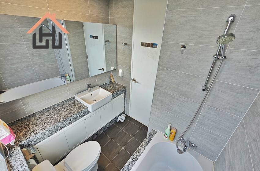 Nice apartment condominium with 3 beds in Starlake for rent