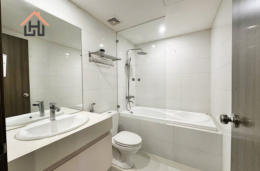 Fully furnished 1 bedroom apartment with a bacony for rent in Tay Ho