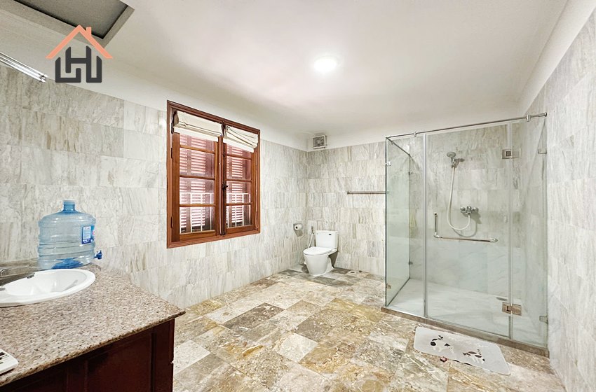 Spacious 4 bedroom house for rent in Tay Ho, Hanoi